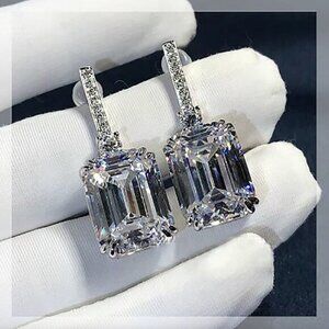 NEW 18k White Gold Diamond Drop Earrings Emerald Cut Earrings